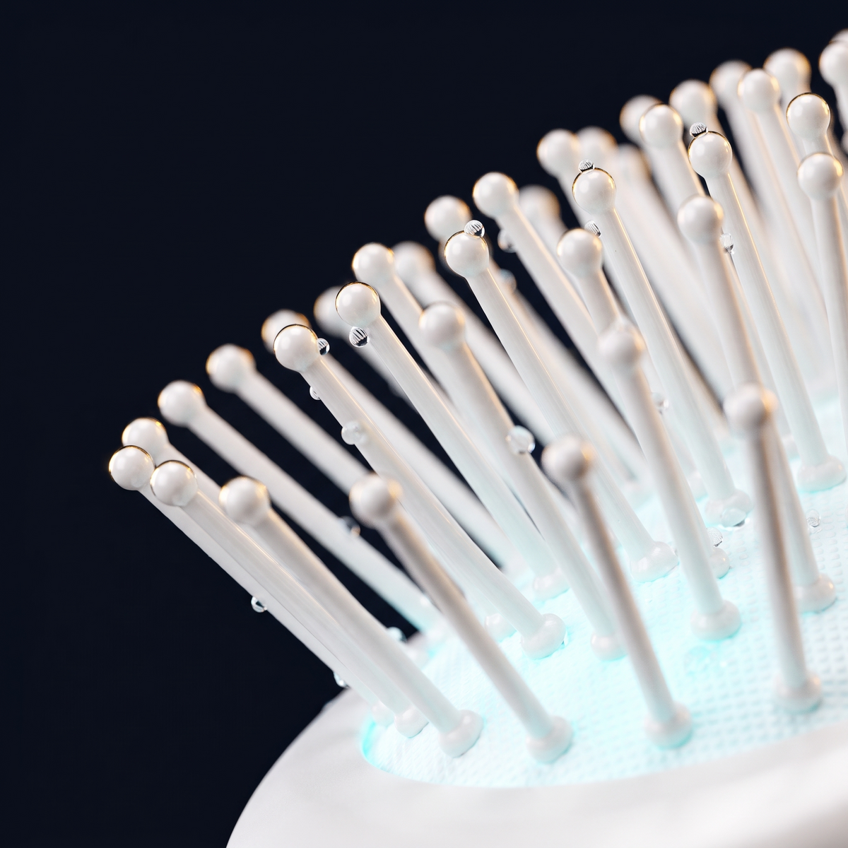 Solis Mist Hydrating Hair Brush — Macro of ball-tipped bristles