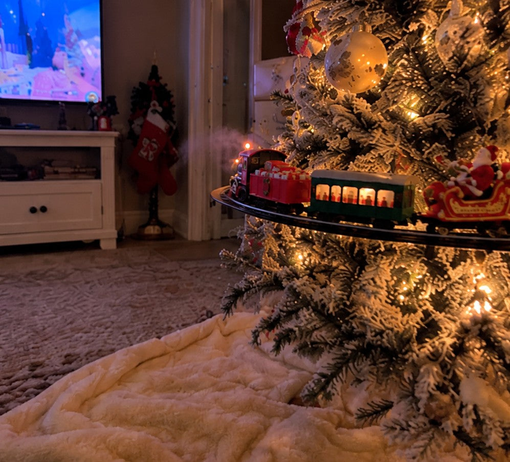 Solis Branchline — train inside a flocked Christmas tree