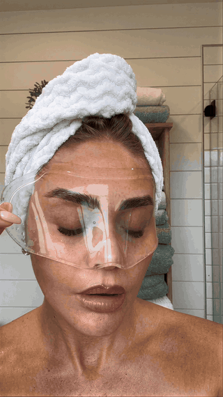 Solis Lash Guard in motion