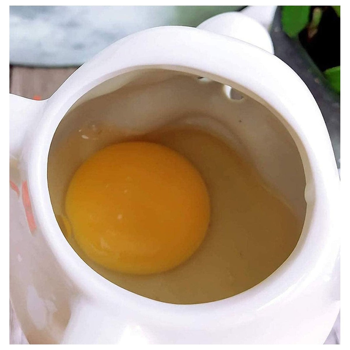 Solis Sniffles — the yolk stays inside the ceramic egg separator